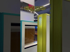 Controllo dell'accesso al cancello di svolta esterno per lo stadio